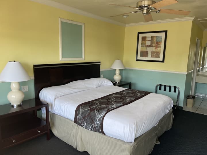 Hollywood Guest Inn