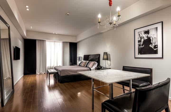 Broadway Hotel & Suites
