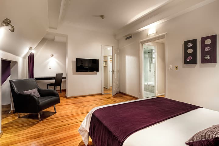 Broadway Hotel & Suites
