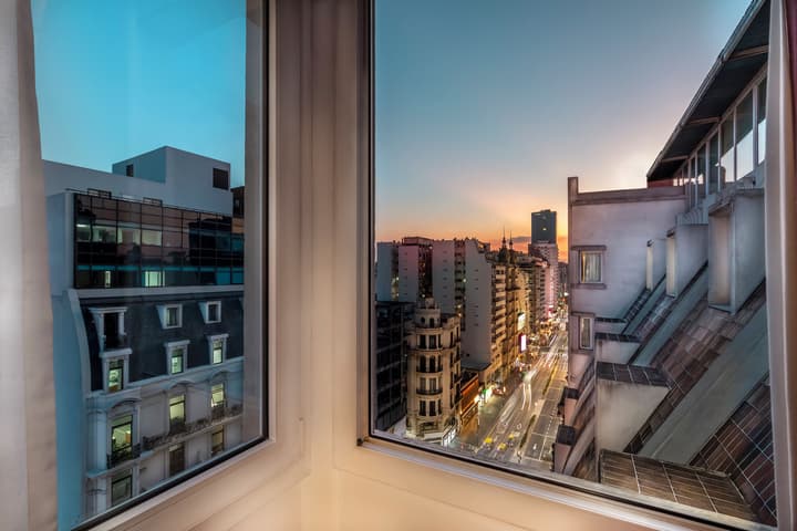 Broadway Hotel & Suites