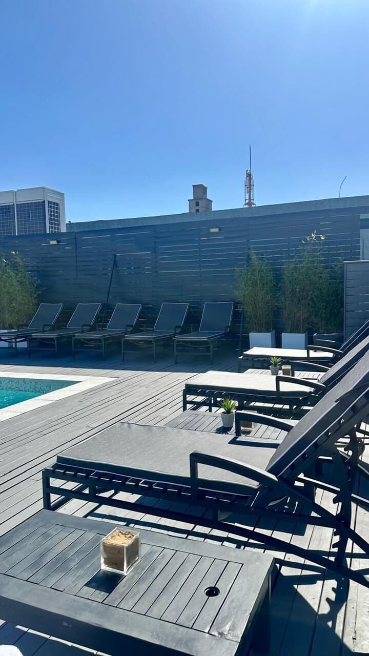 Broadway Hotel & Suites