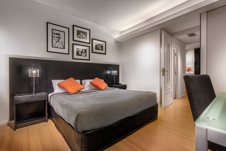 Broadway Hotel & Suites