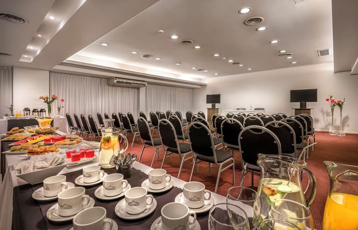 Broadway Hotel & Suites