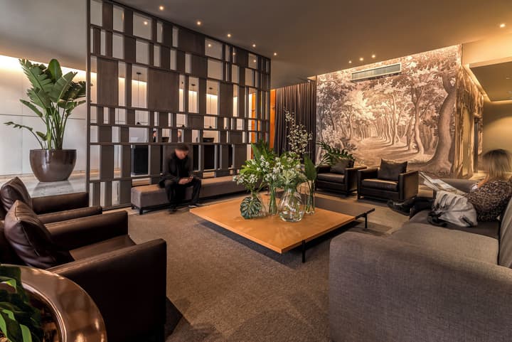 Broadway Hotel & Suites