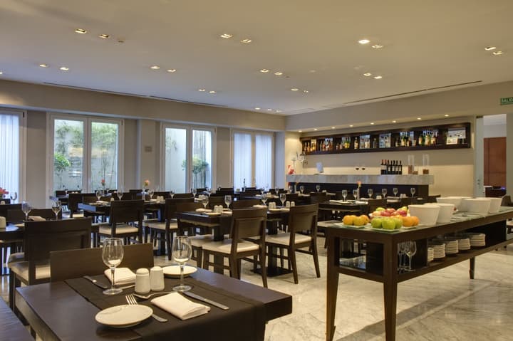 Broadway Hotel & Suites