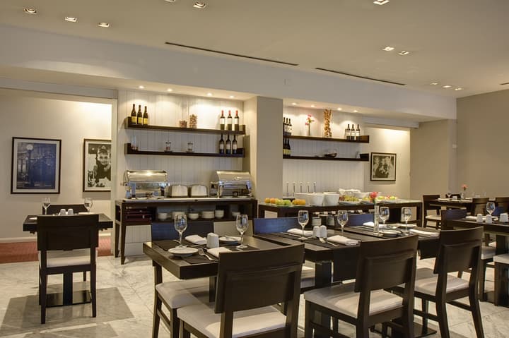Broadway Hotel & Suites
