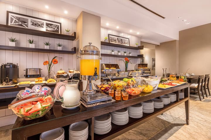 Broadway Hotel & Suites