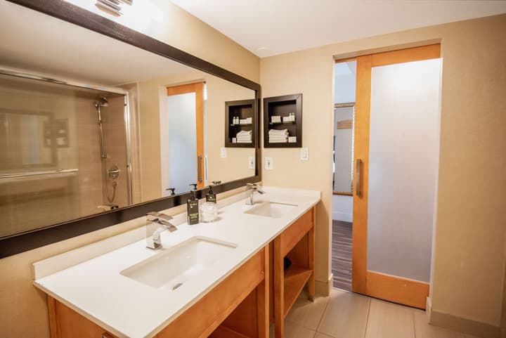 Coast Hillcrest Hotel