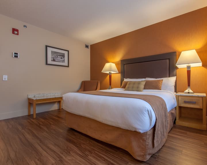 Coast Hillcrest Hotel