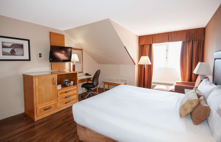 Coast Hillcrest Hotel