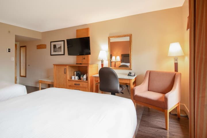 Coast Hillcrest Hotel