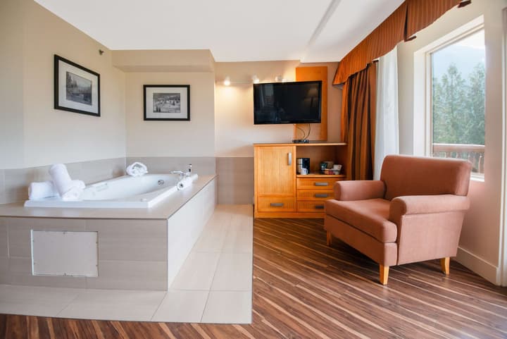 Coast Hillcrest Hotel