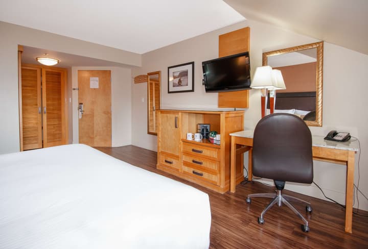 Coast Hillcrest Hotel