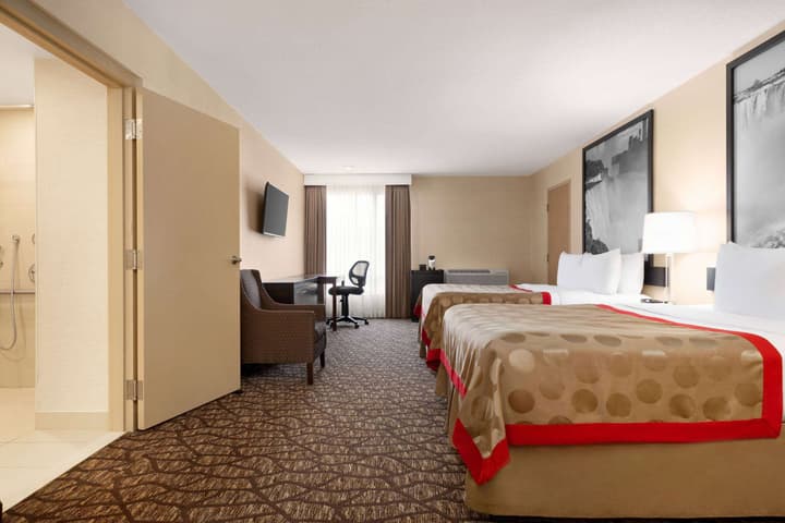 Ramada by Wyndham Niagara Falls Near the Falls