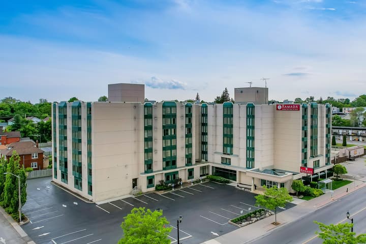 Ramada by Wyndham Niagara Falls Near the Falls
