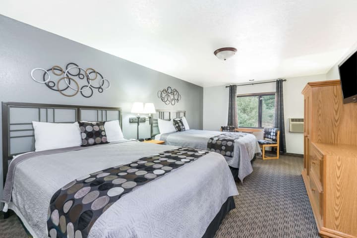 Super 8 by Wyndham Deadwood / Black Hills Area