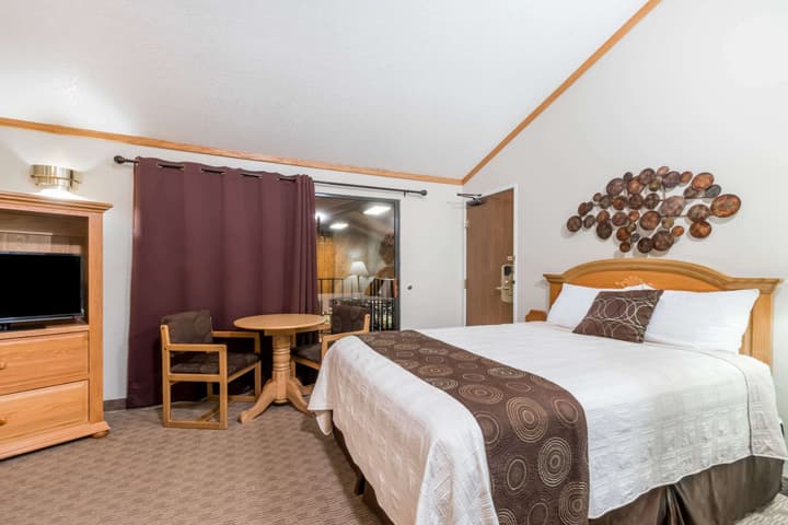 Super 8 by Wyndham Deadwood / Black Hills Area