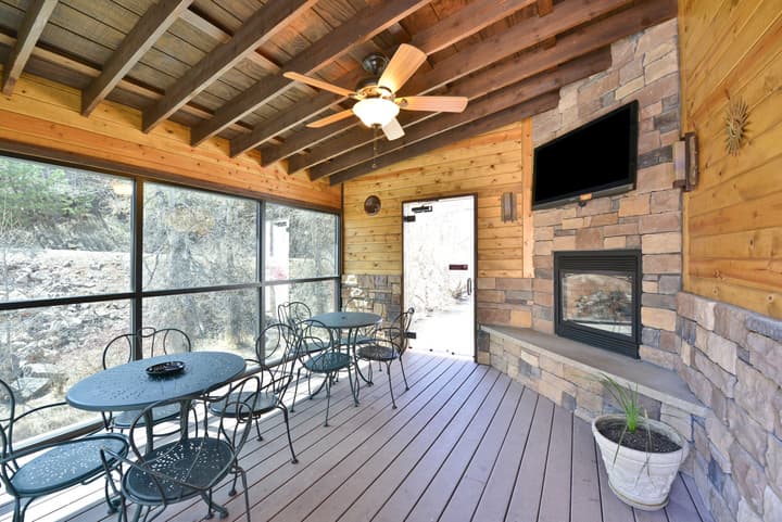 Super 8 by Wyndham Deadwood / Black Hills Area