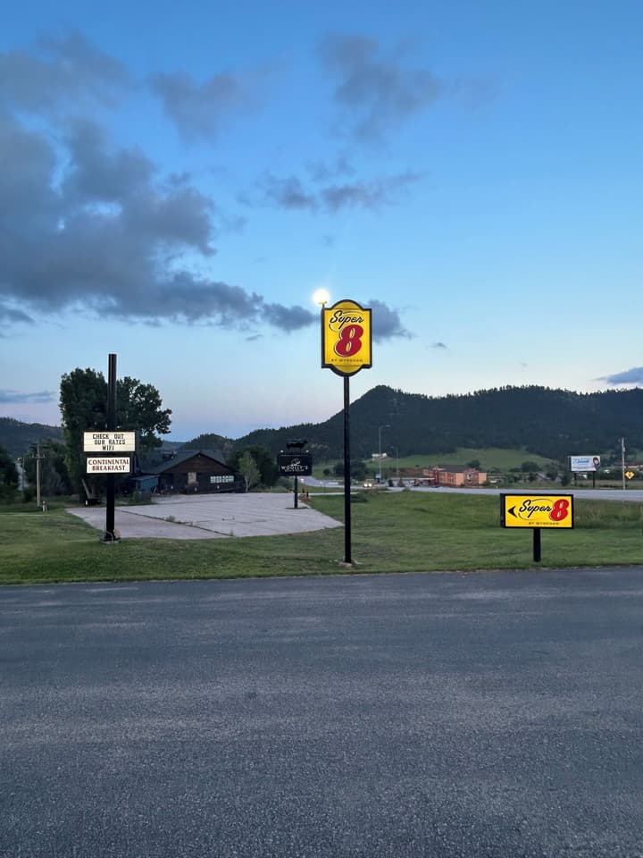 Super 8 by Wyndham Hot Springs