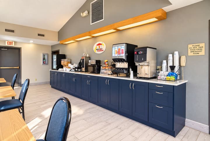 Super 8 by Wyndham Hot Springs