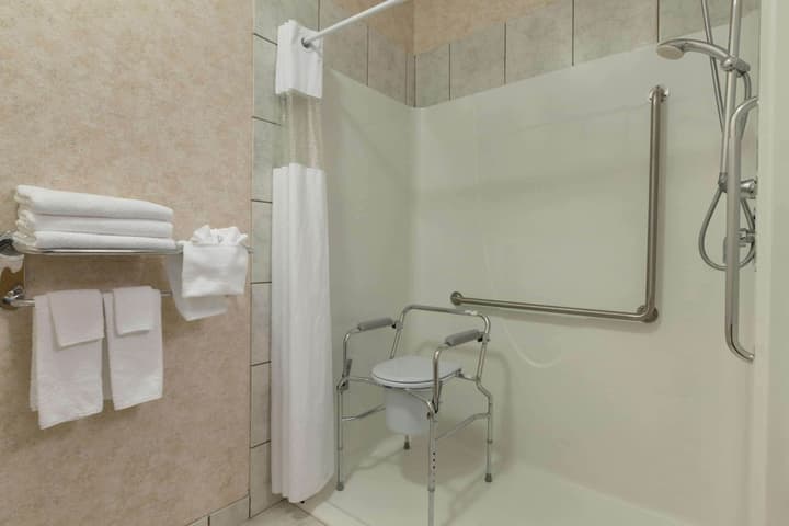 Days Inn & Conference Centre by Wyndham Penticton