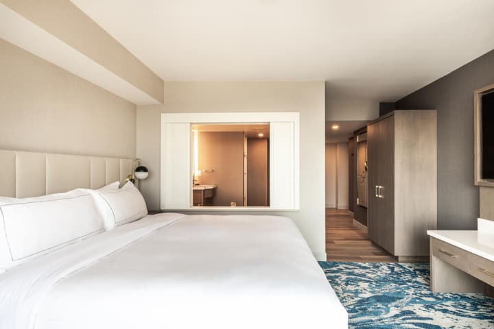 Hilton Niagara Falls/Fallsview Hotel & Suites