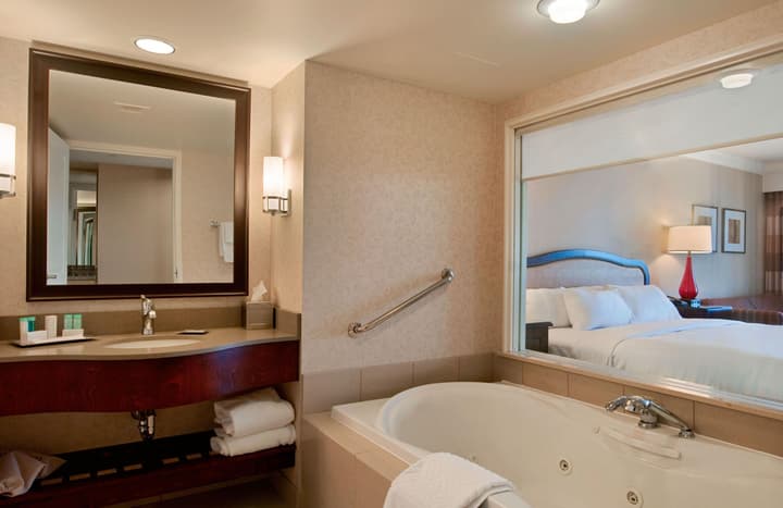 Hilton Niagara Falls/Fallsview Hotel & Suites