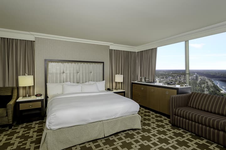 Hilton Niagara Falls/Fallsview Hotel & Suites
