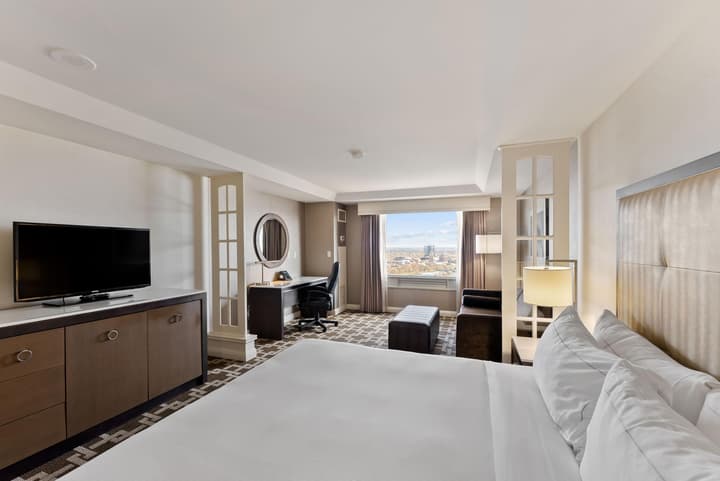 Hilton Niagara Falls/Fallsview Hotel & Suites