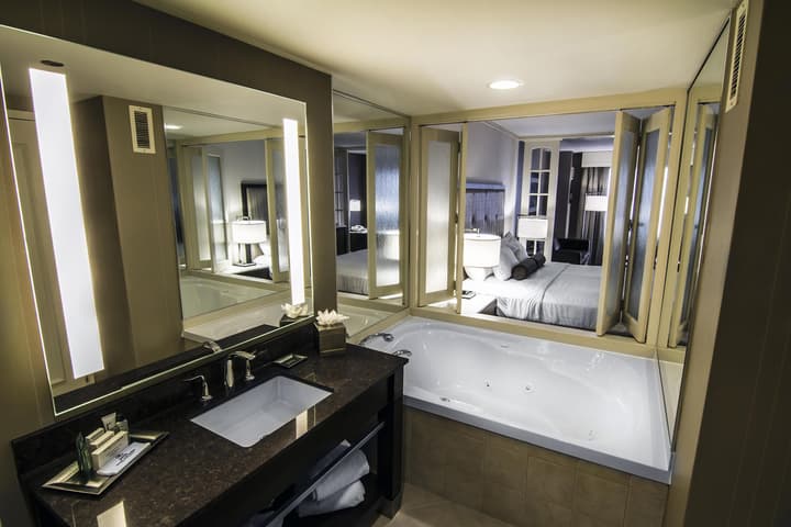 Hilton Niagara Falls/Fallsview Hotel & Suites