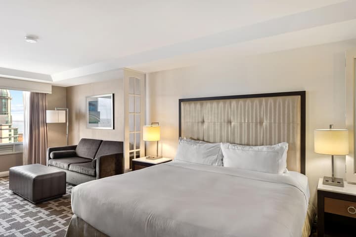 Hilton Niagara Falls/Fallsview Hotel & Suites