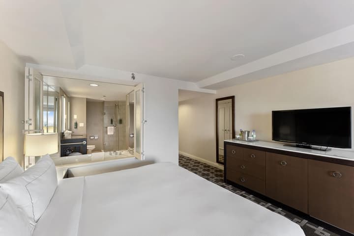 Hilton Niagara Falls/Fallsview Hotel & Suites