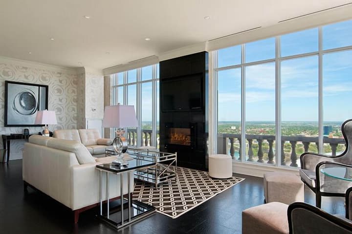 Hilton Niagara Falls/Fallsview Hotel & Suites