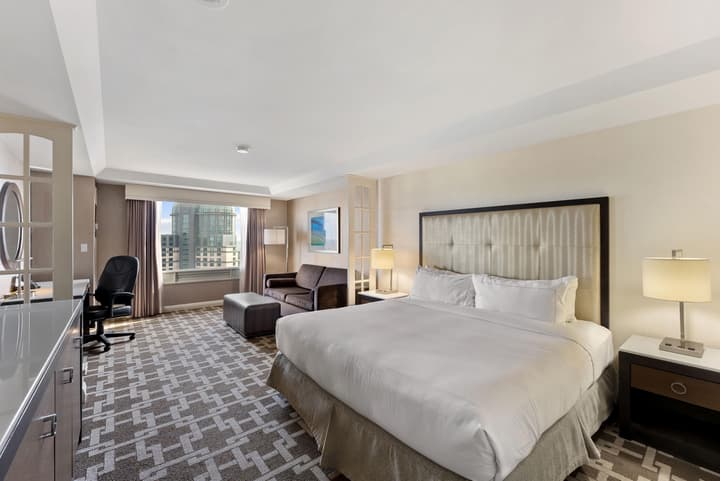Hilton Niagara Falls/Fallsview Hotel & Suites