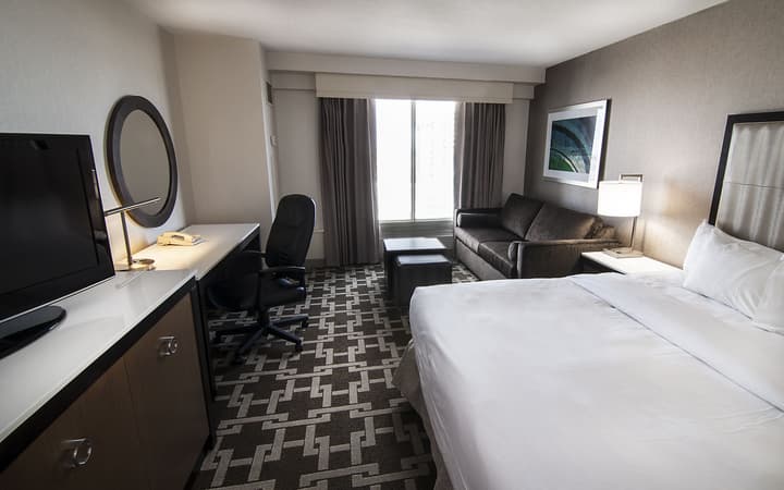 Hilton Niagara Falls/Fallsview Hotel & Suites