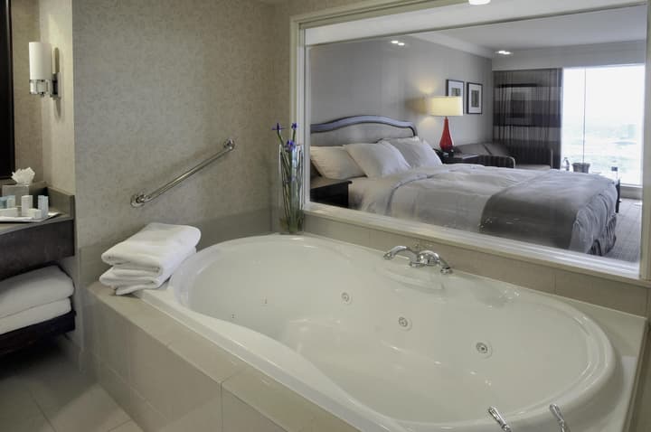 Hilton Niagara Falls/Fallsview Hotel & Suites