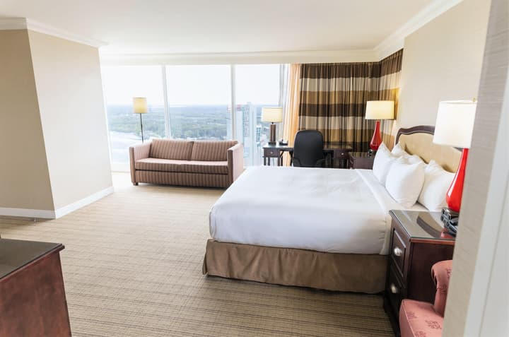 Hilton Niagara Falls/Fallsview Hotel & Suites