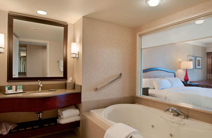 Hilton Niagara Falls/Fallsview Hotel & Suites