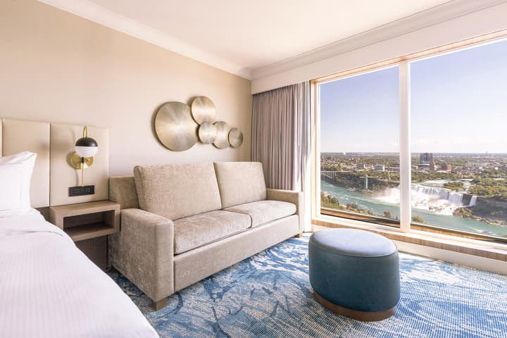 Hilton Niagara Falls/Fallsview Hotel & Suites