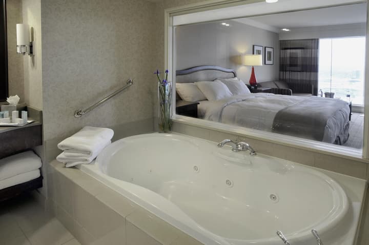 Hilton Niagara Falls/Fallsview Hotel & Suites