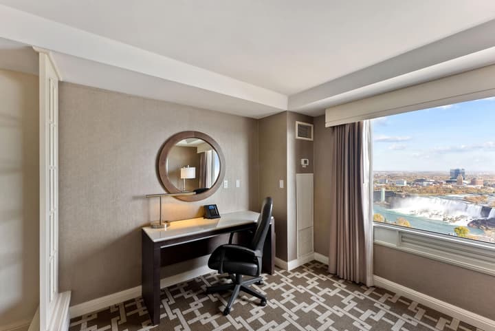 Hilton Niagara Falls/Fallsview Hotel & Suites