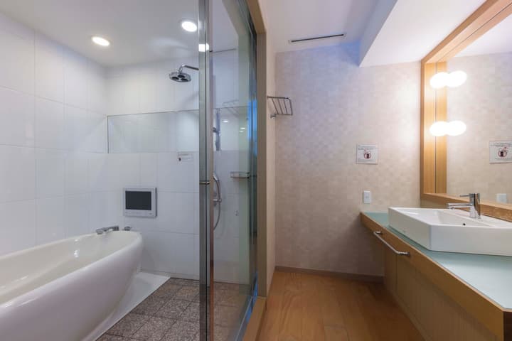 RIHGA Royal Hotel Osaka, Vignette Collection by IHG