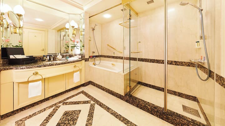 RIHGA Royal Hotel Osaka, Vignette Collection by IHG