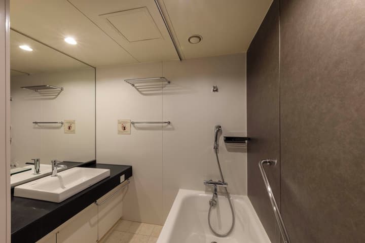 RIHGA Royal Hotel Osaka, Vignette Collection by IHG