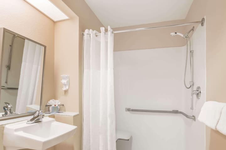 Hawthorn Extended Stay by Wyndham Orlando