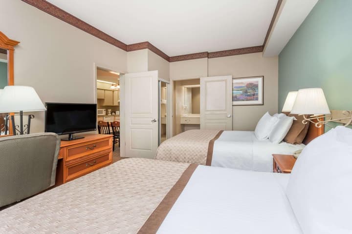 The Palms at 8303 - Lake Buena Vista