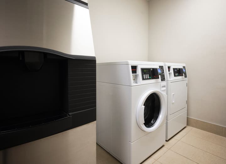 Holiday Inn Express & Suites DFW - Grapevine by IHG