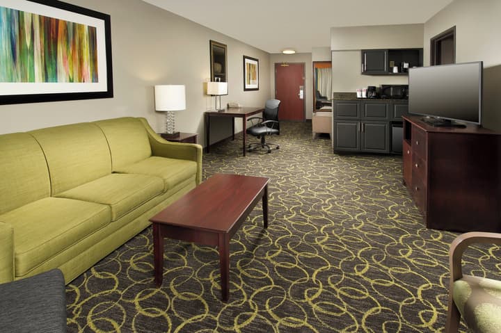 Holiday Inn Express & Suites DFW - Grapevine by IHG