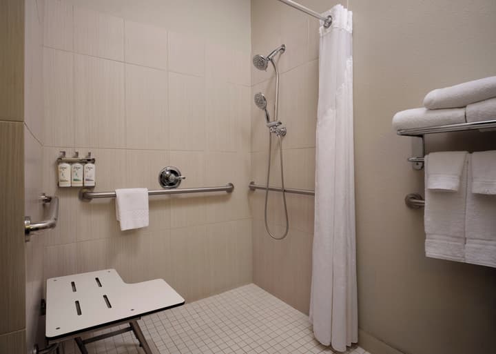 Holiday Inn Express & Suites DFW - Grapevine by IHG
