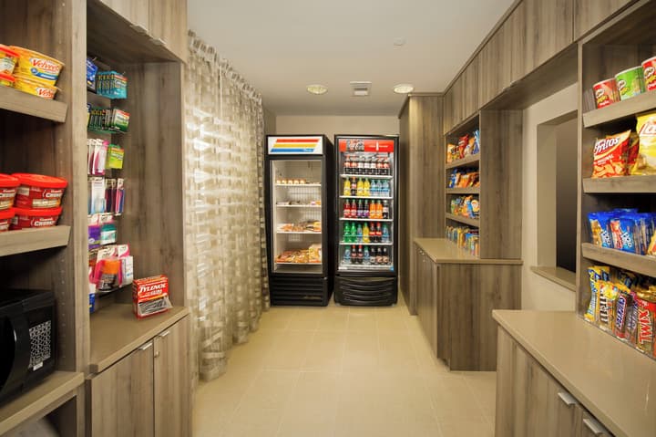 Holiday Inn Express & Suites DFW - Grapevine by IHG